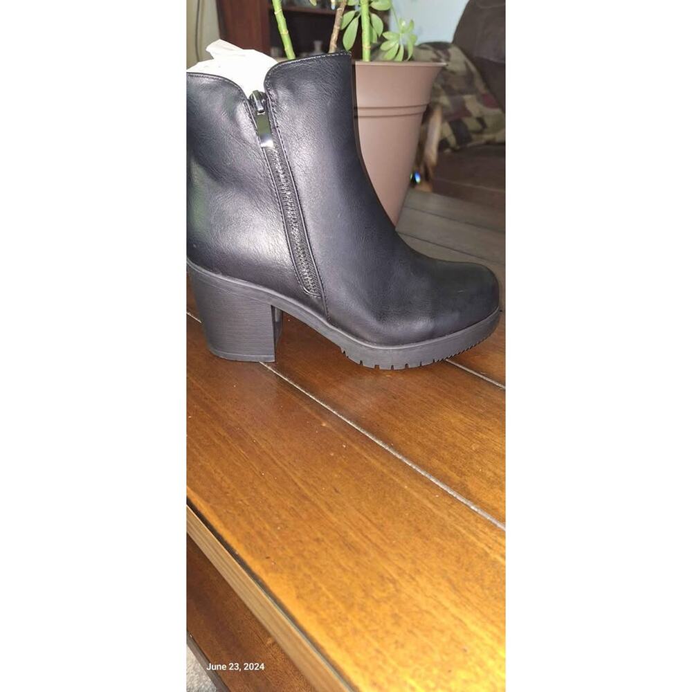 Black women's ankle boots
